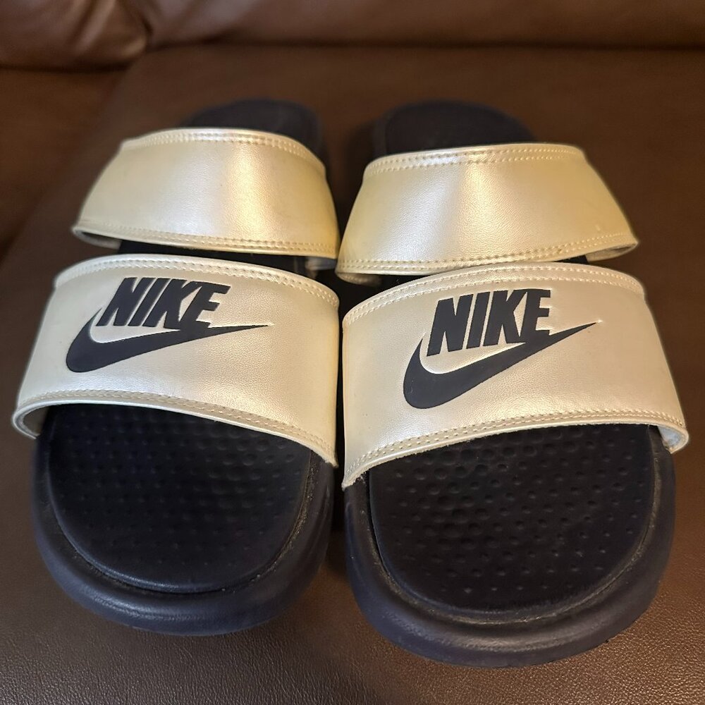 Nike Women's Benassi Duo Ultra Slide Sandals